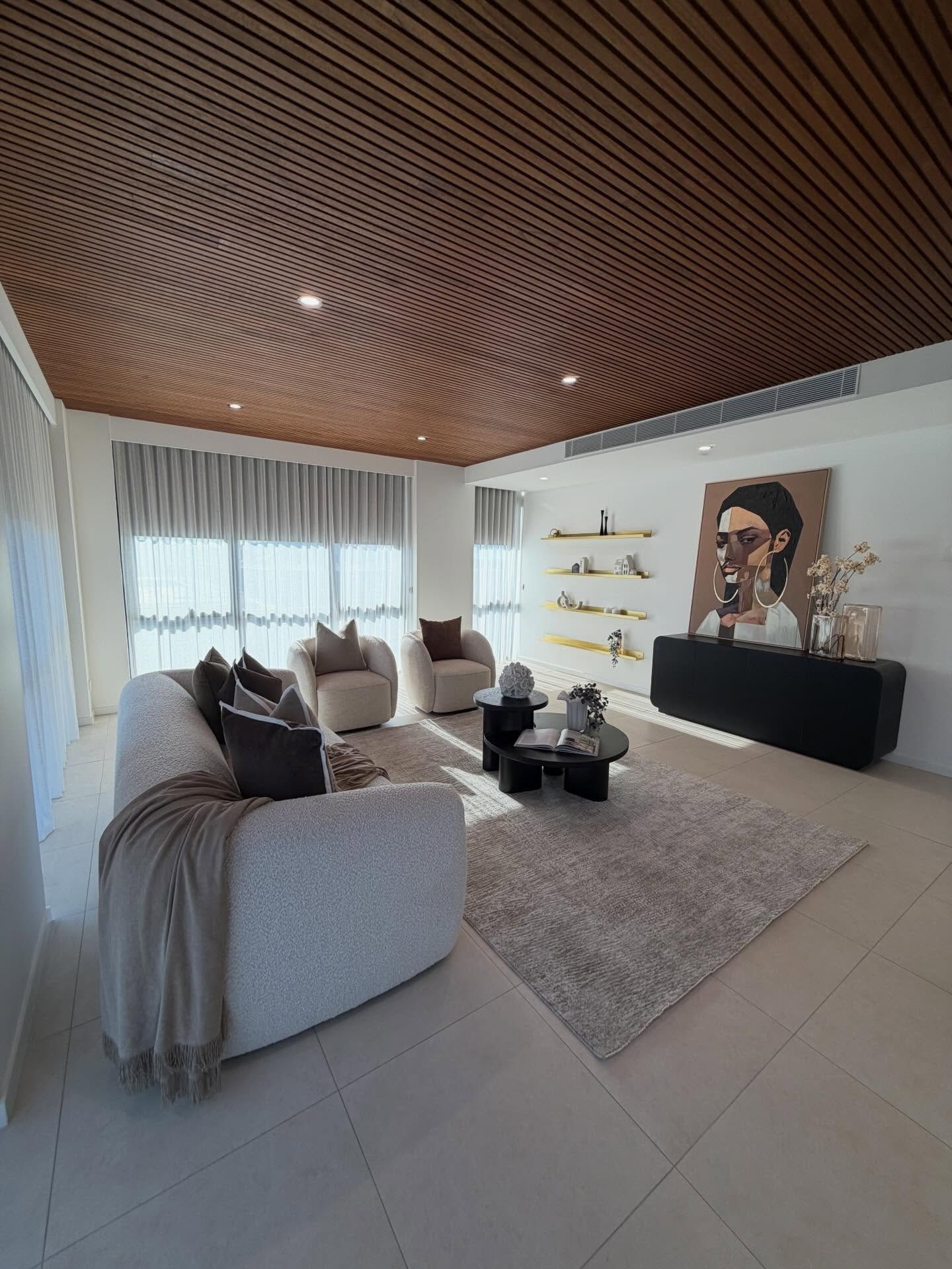 Penthouse Lounge, Barton
